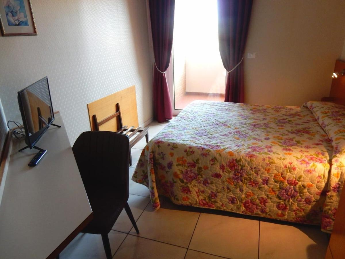 Hotel Bellariva Пескара Экстерьер фото